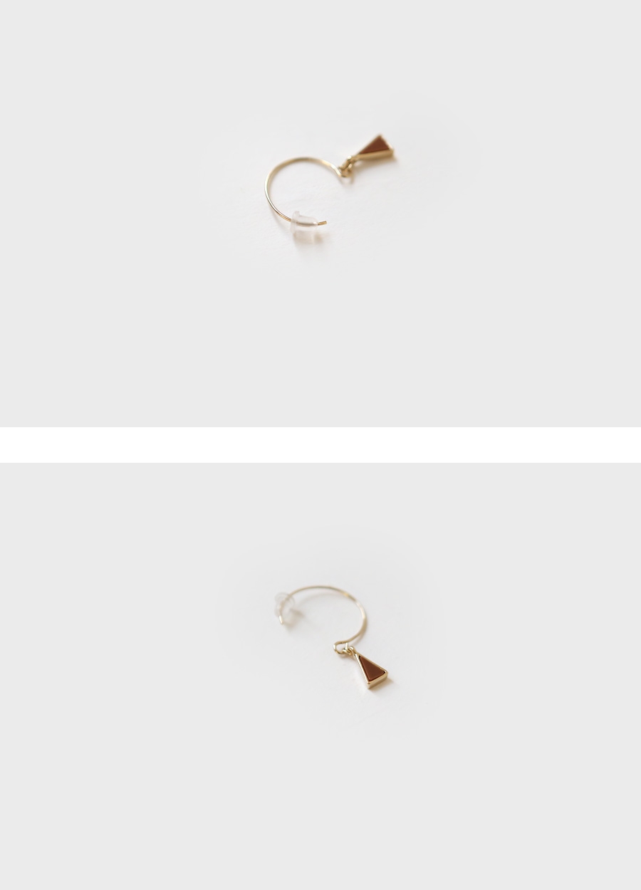 【韩国直邮】CHERRYKOKO 金色三角形点缀耳环 金色 均码